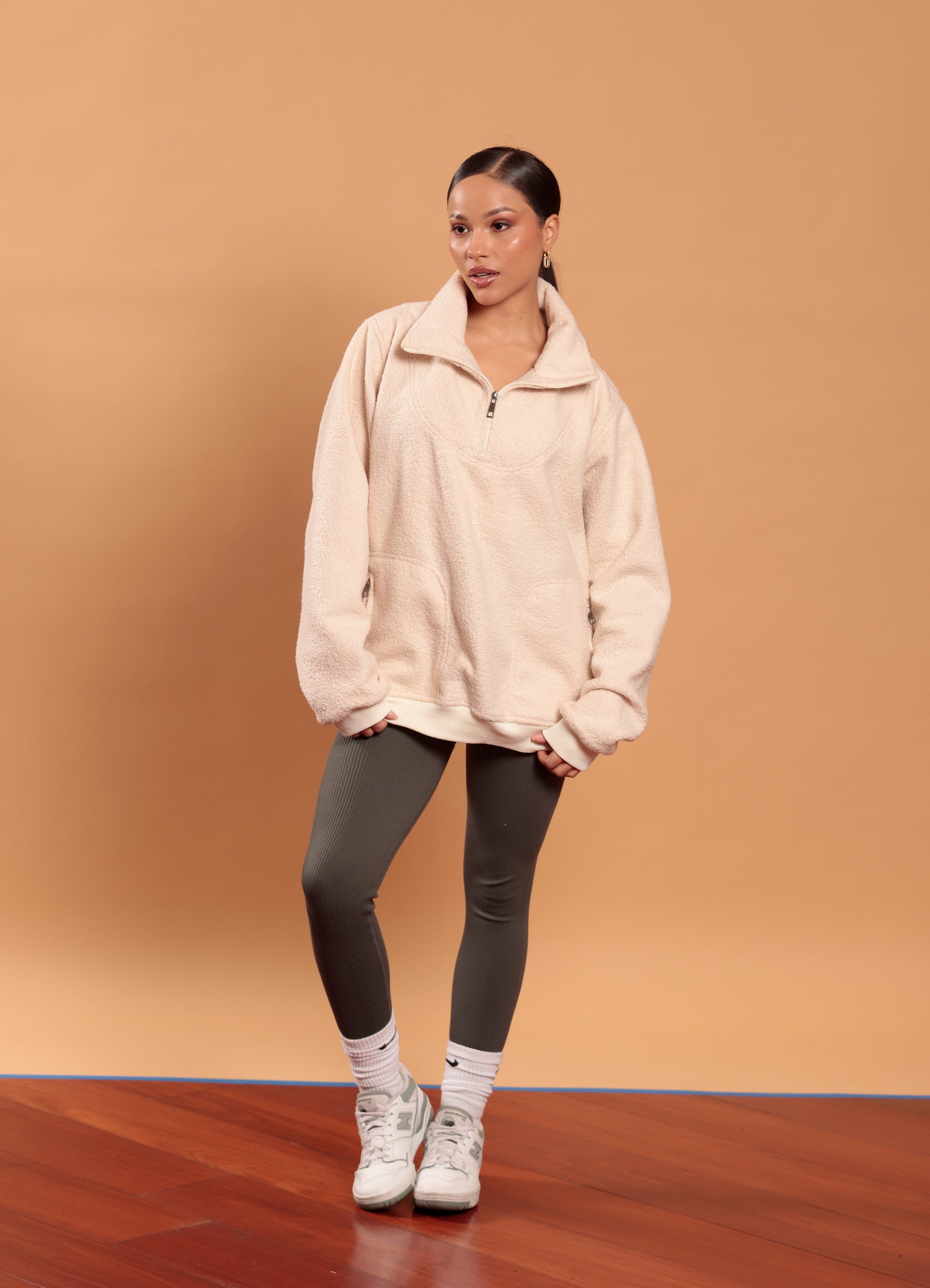 Hoodie unisex half zip paño algodón.