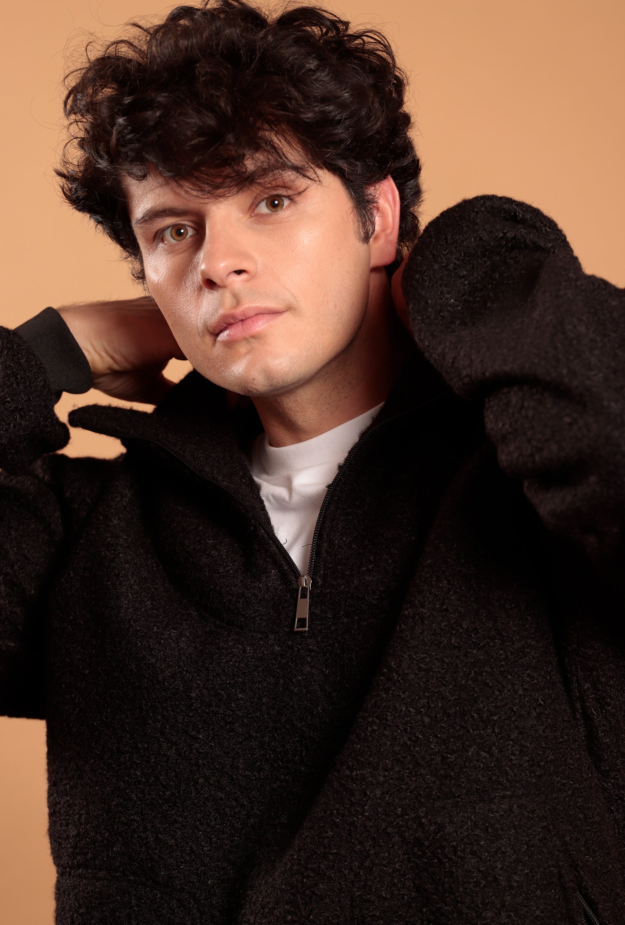Hoodie unisex half zip paño algodón.
