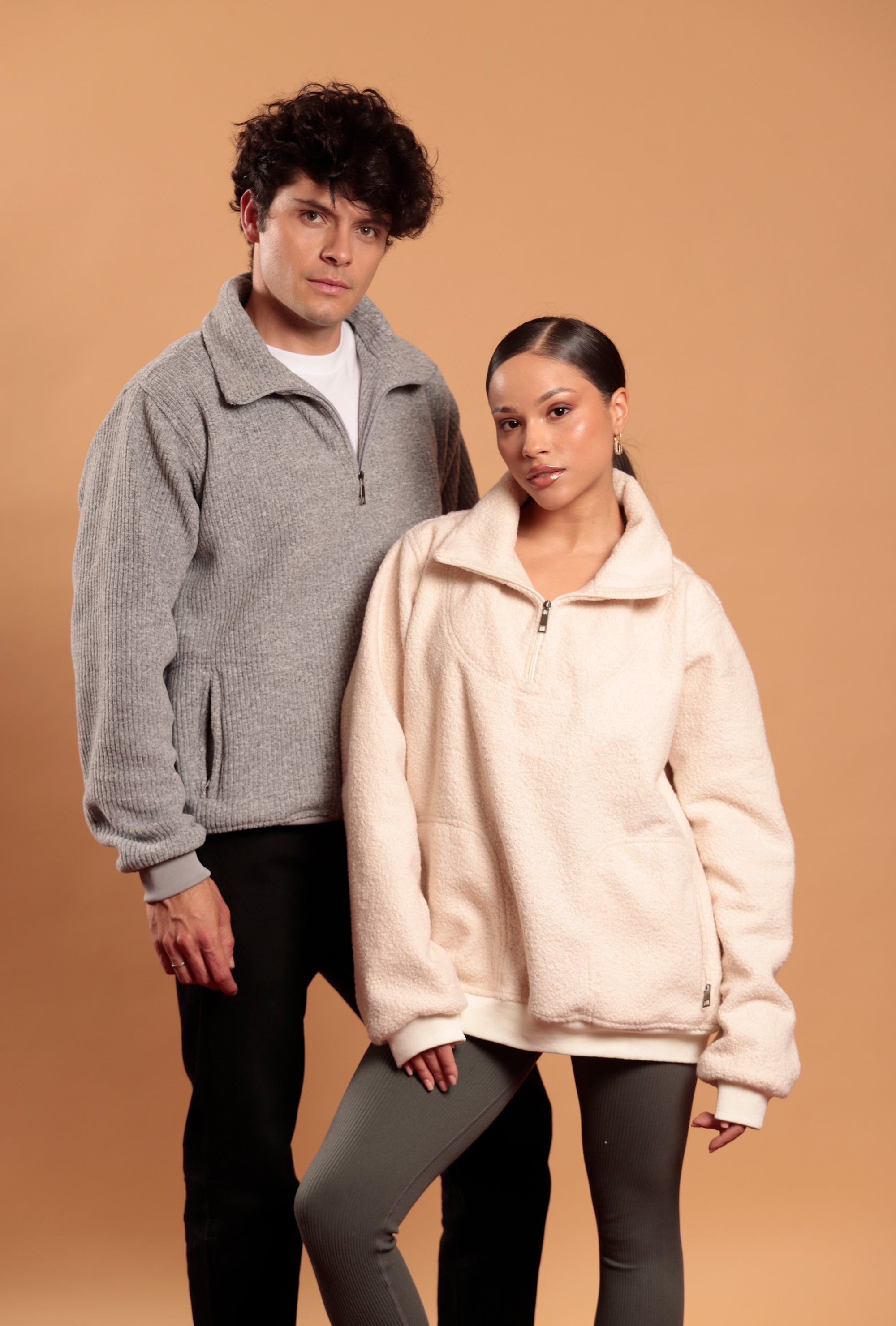 Hoodie unisex half zip paño algodón.